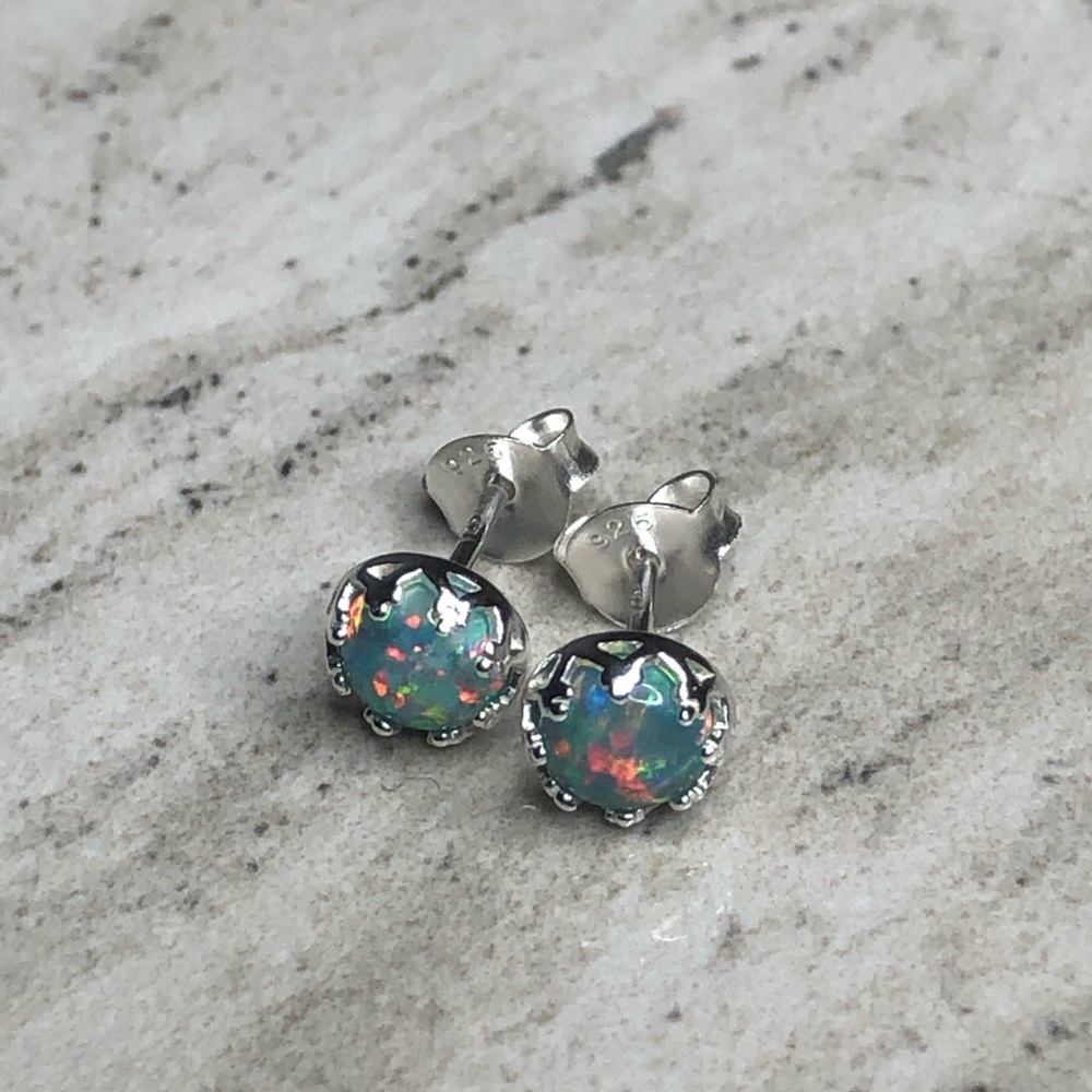 925 Sterling Silver Mint Green Opal Earrings 5mm - Picture 5 of 8